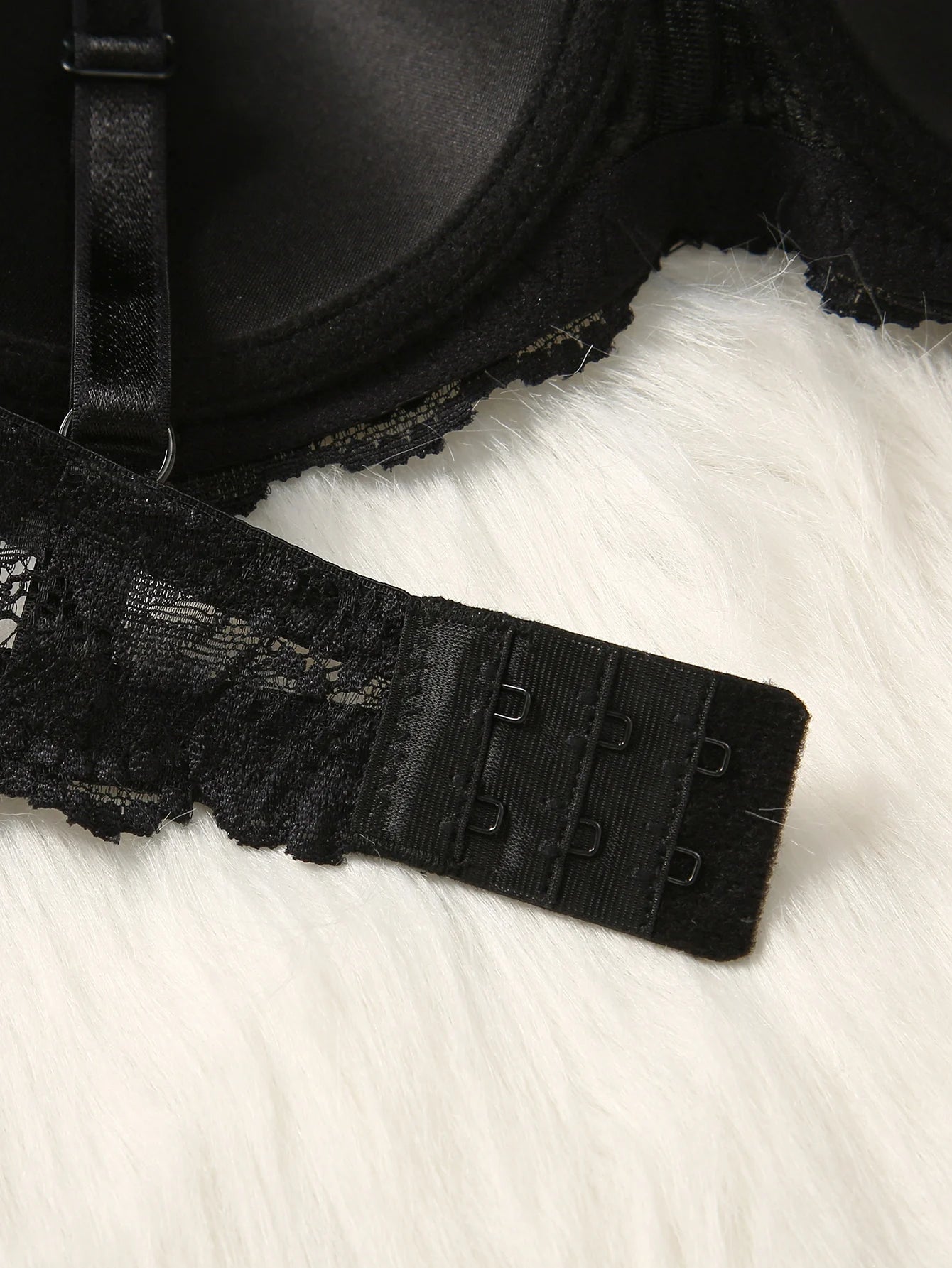 INTIMO SECRETS Women’s Sexy Lace Underwire Bra – 3/4 Cup, Support & Gather