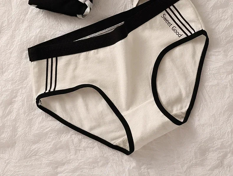 Women Underwear Cotton Crotch Mid Waist Traceless Sexy Panties Japanese Sports Style Girls Breathable Underpants Simple Lingerie