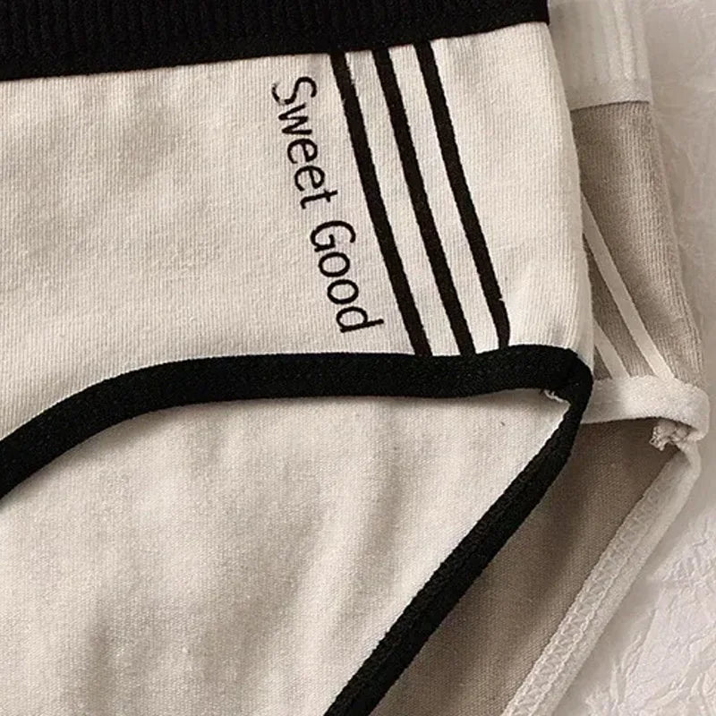 Women Underwear Cotton Crotch Mid Waist Traceless Sexy Panties Japanese Sports Style Girls Breathable Underpants Simple Lingerie